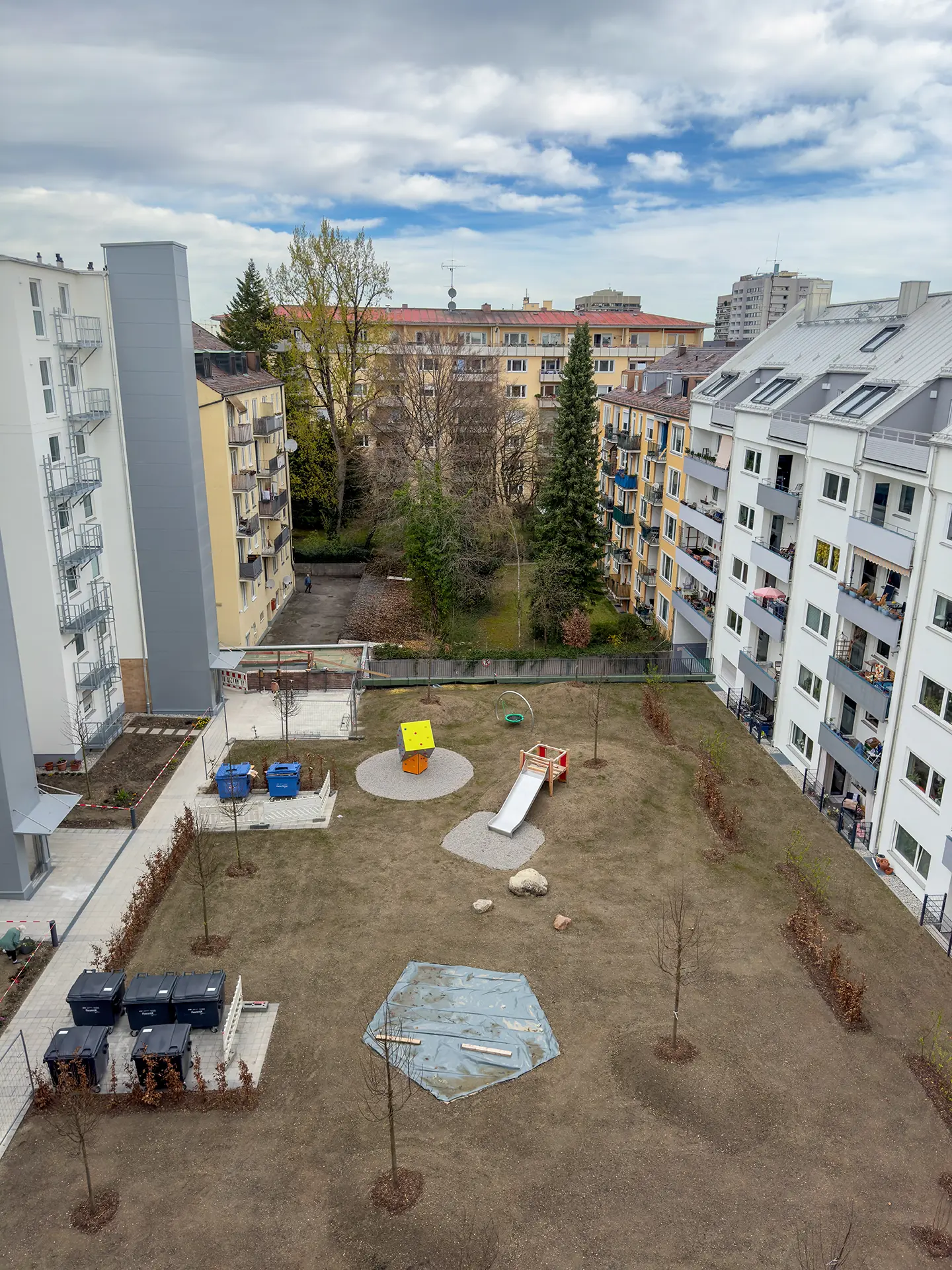 ASAArchitekten_Aufstockung einer Wohnanlage und Neubau einer Tiefgarage. München Schleißheimer Straße Innenhof